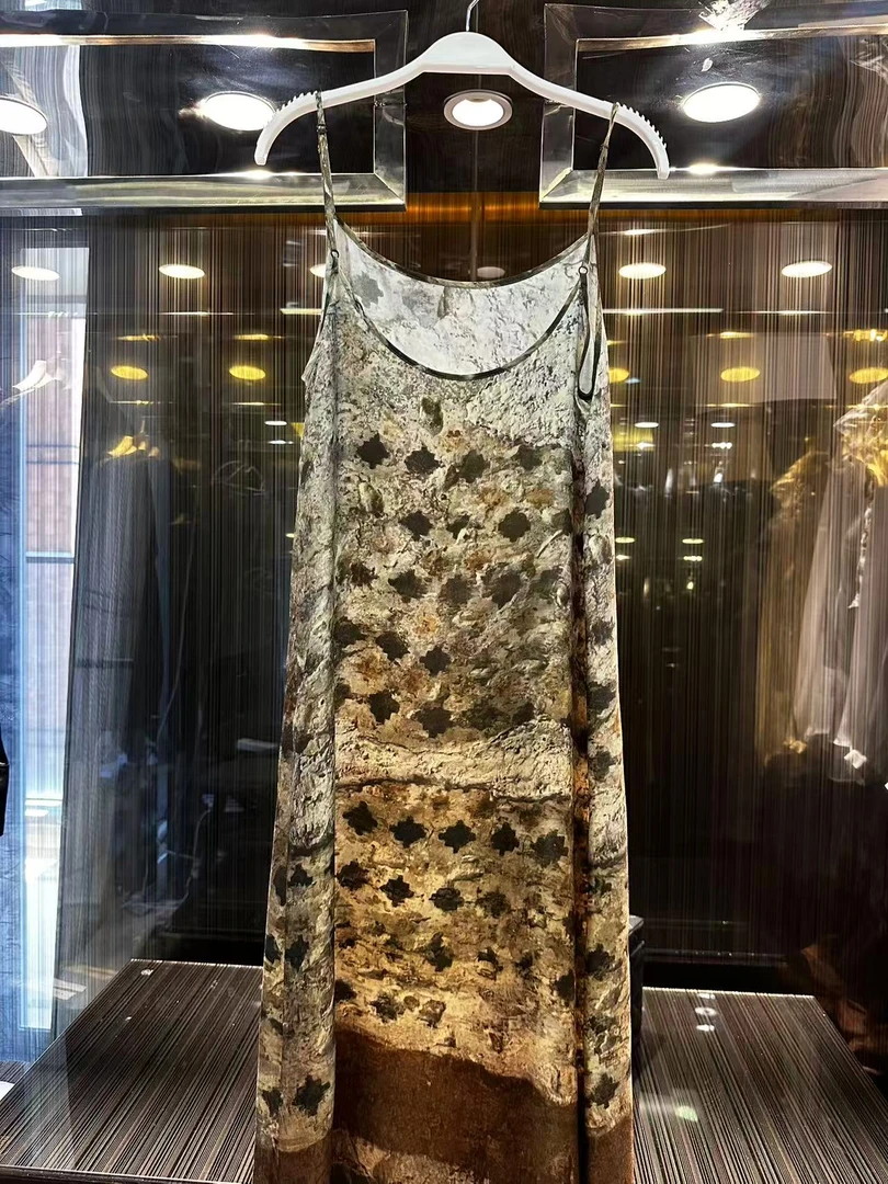 2025夏季新款 复古油画印花 毛边下摆可以调节真丝吊带连衣裙女