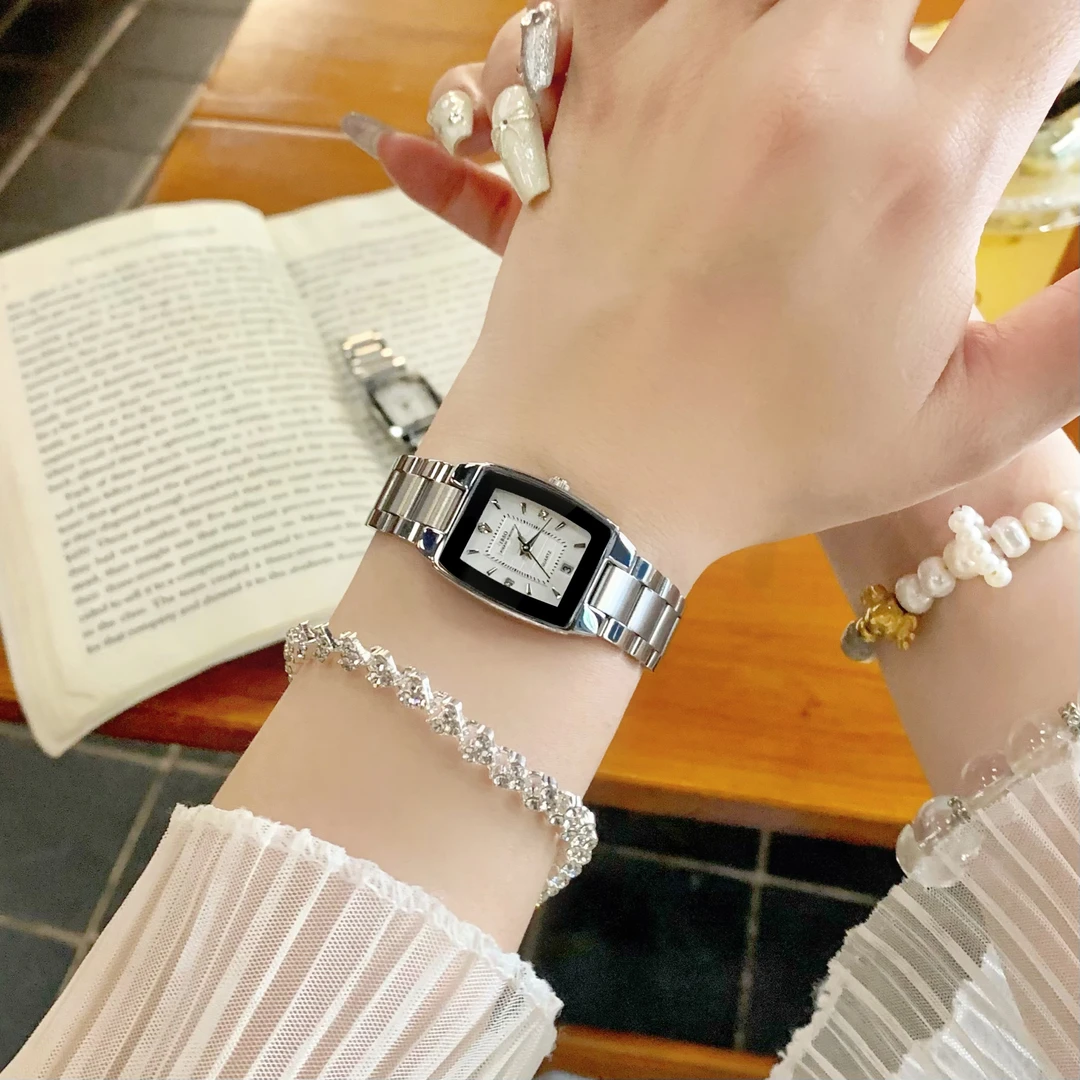 8232*女士气质精致小巧时尚简约百搭女款日历防水手表女款防水