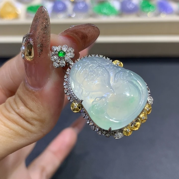 翡翠颈饰18K金镶嵌翡翠