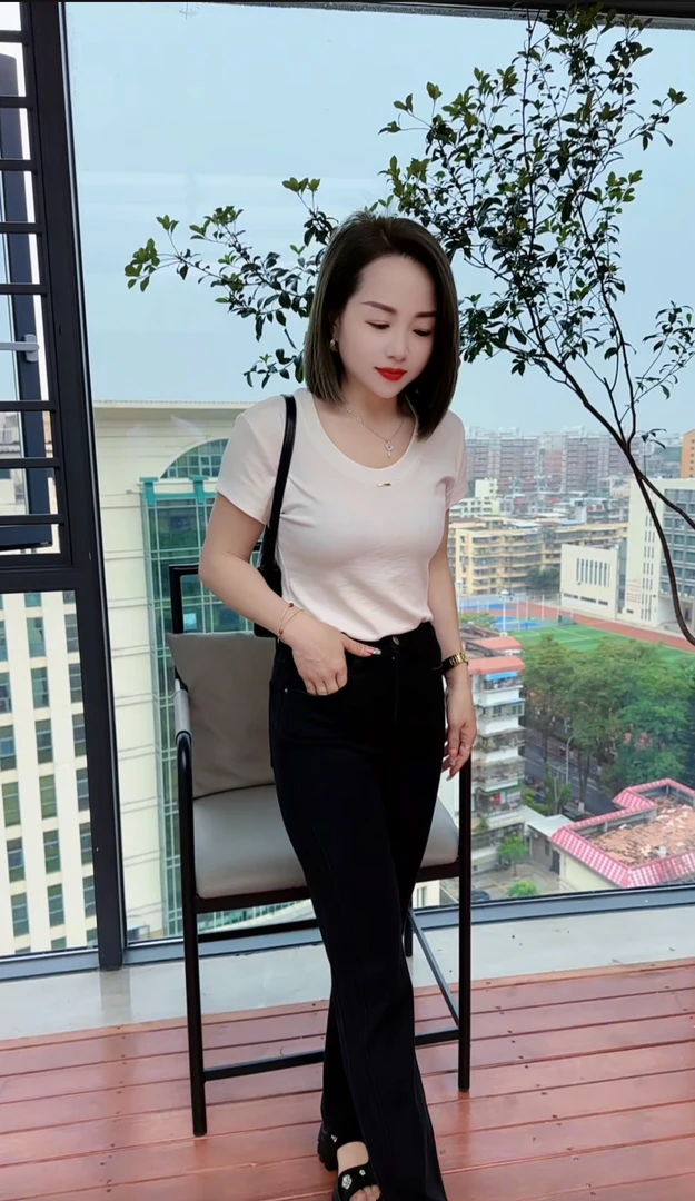 常规性感风修身型短袖透气T恤