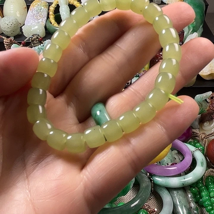翡翠未镶嵌颈饰翡翠未镶嵌颈饰