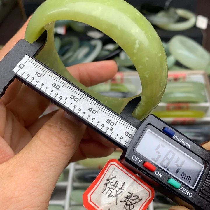 蛇纹石玉未镶嵌手镯858