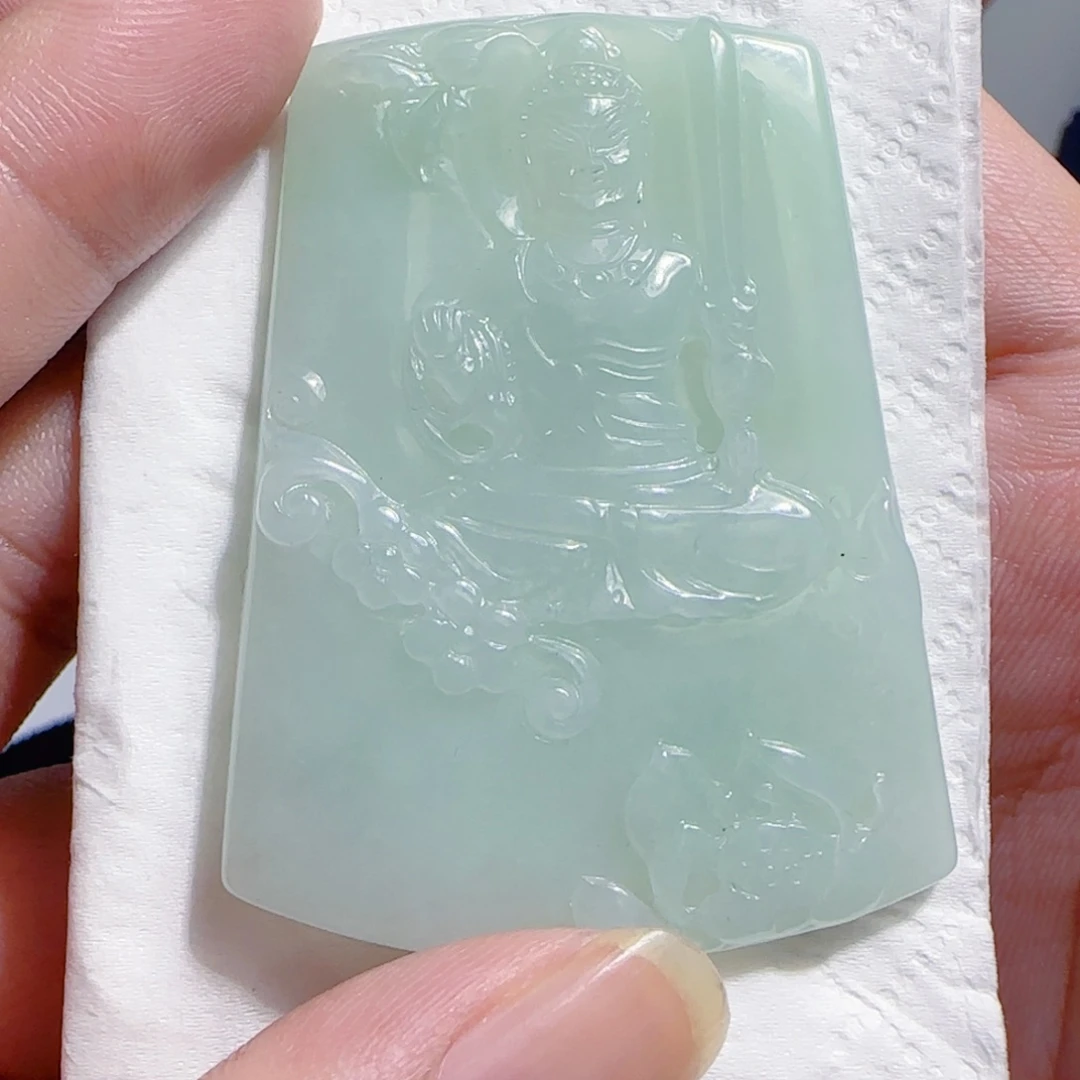 翡翠未镶嵌颈饰不动