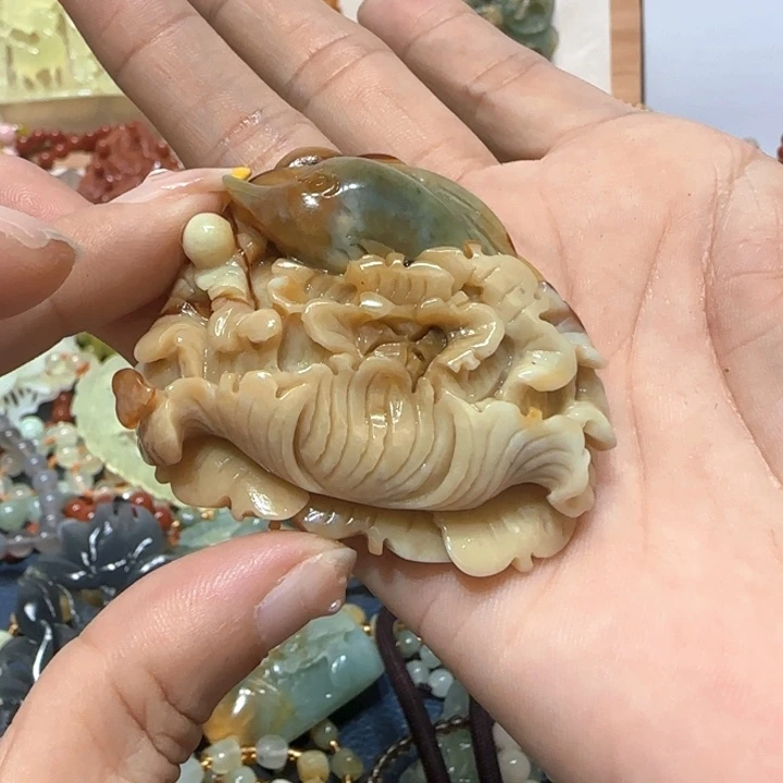 未镶嵌蛇纹石玉吊坠