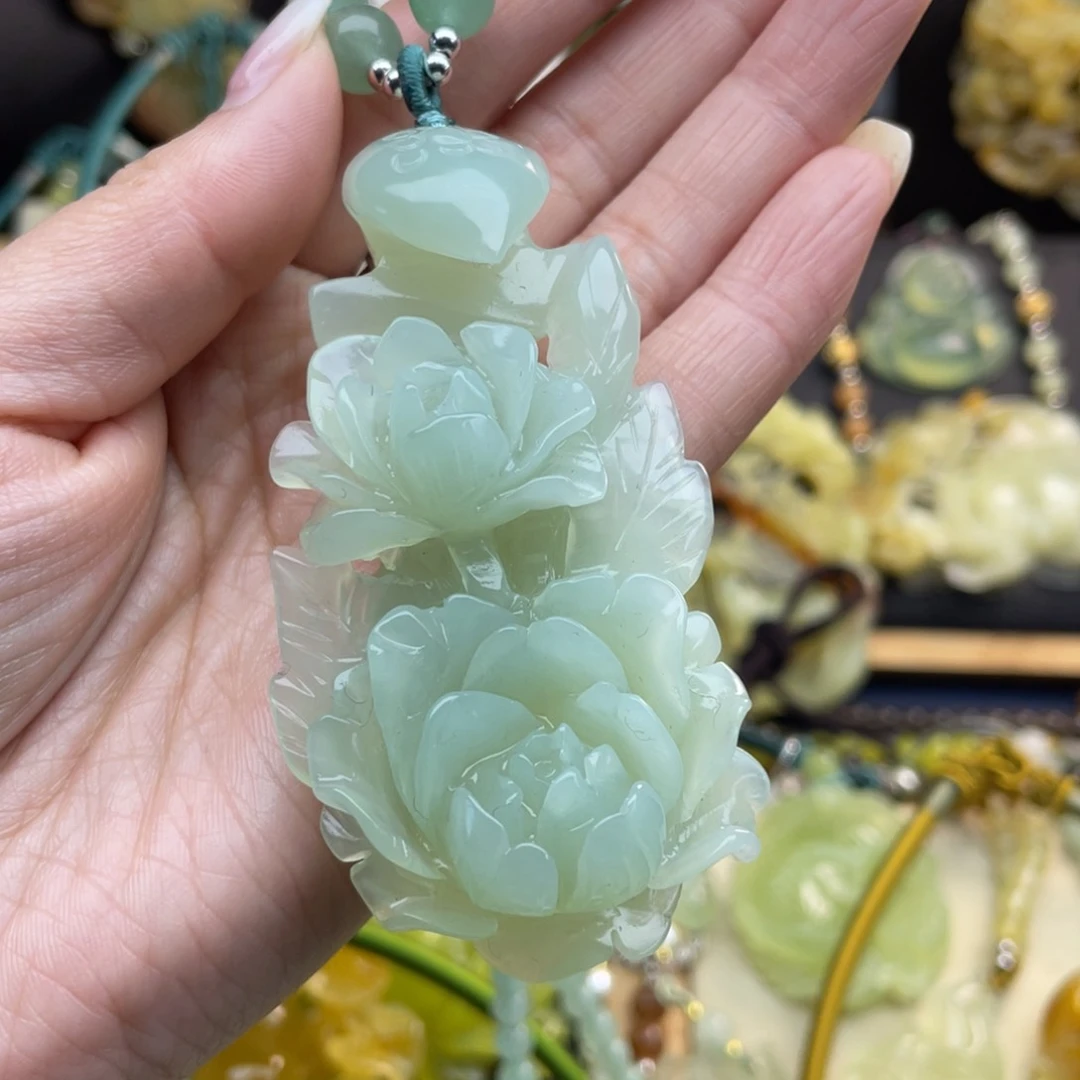 蛇纹石玉颈饰未镶嵌