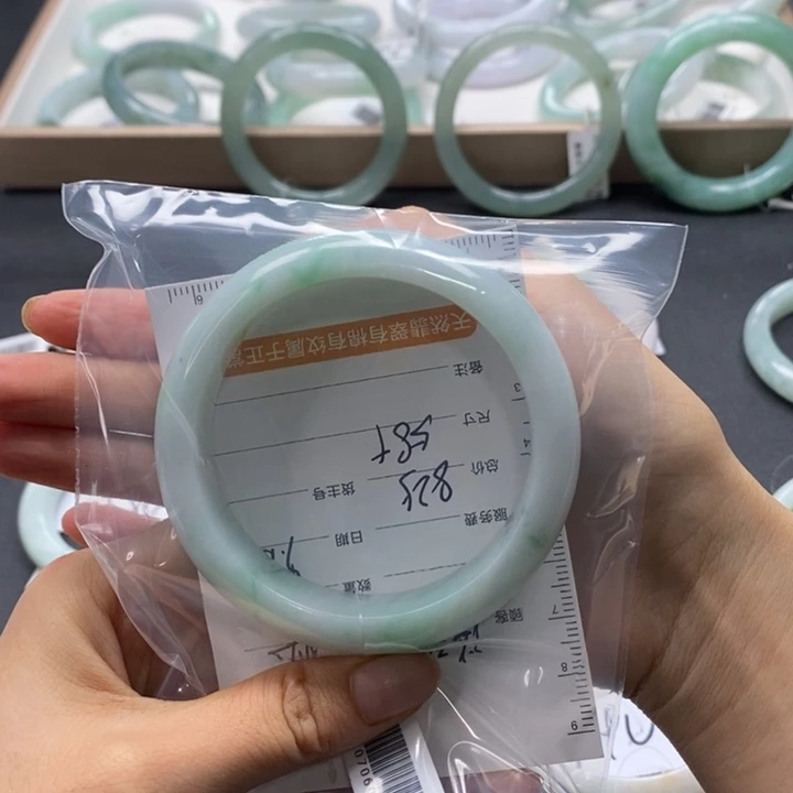 淡***.未镶嵌手镯翡翠天然缅甸翡翠