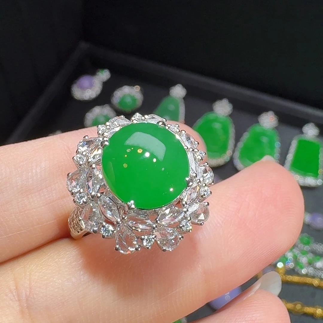 18K金镶嵌戒指翡翠