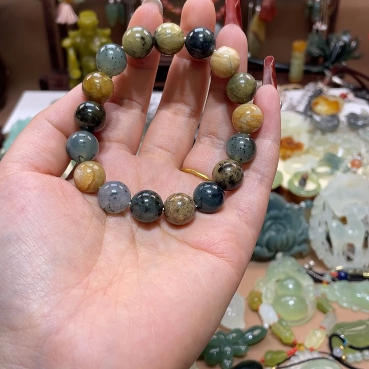 蛇纹石玉颈饰未镶嵌