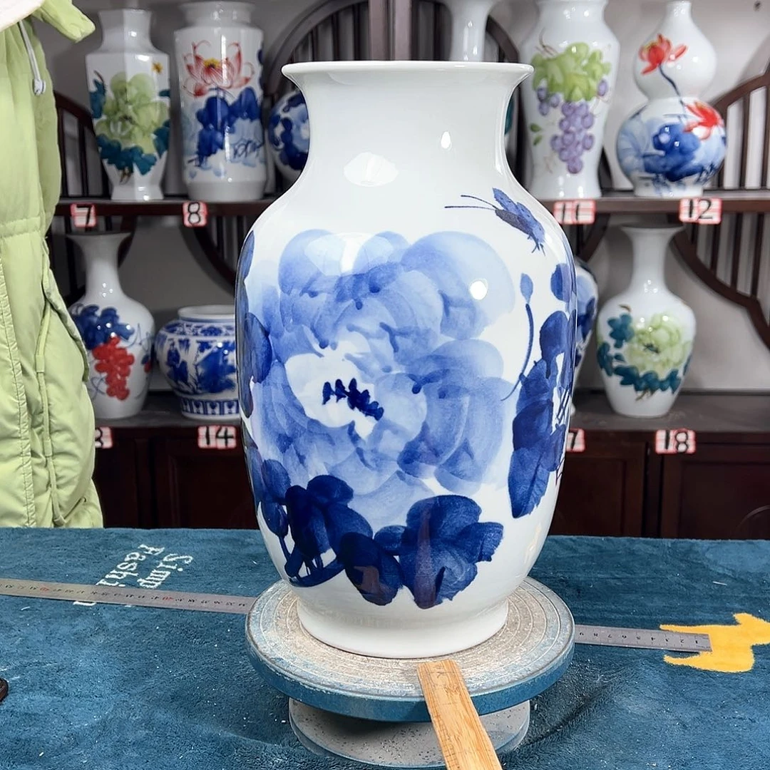 摆件景德镇陶瓷大冬青牡