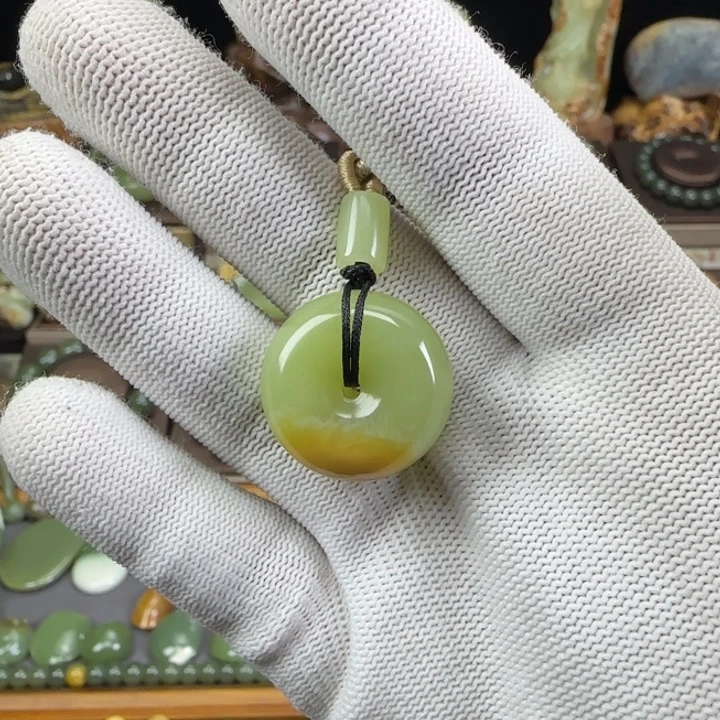 岫岩老玉（透闪石质玉）未镶嵌颈饰