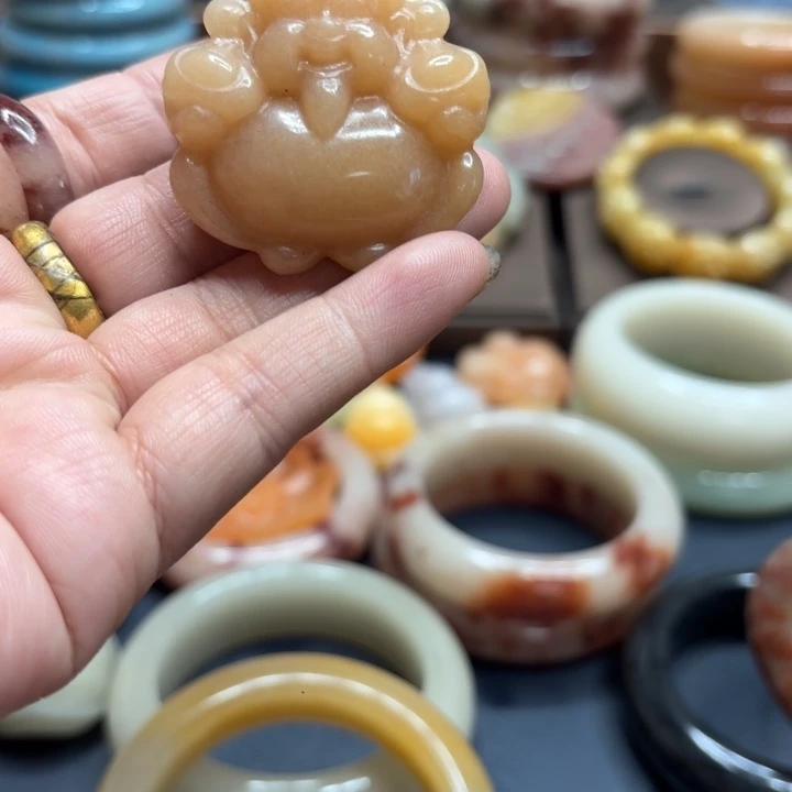 石英岩玉合金颈饰