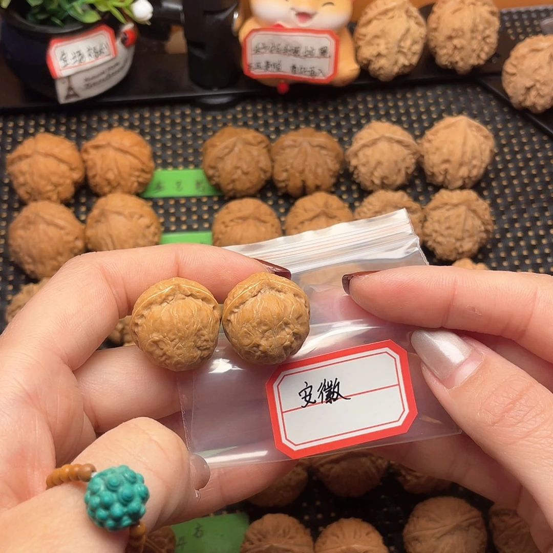 文玩核桃吊坠安**少22尺小瓷娃娃