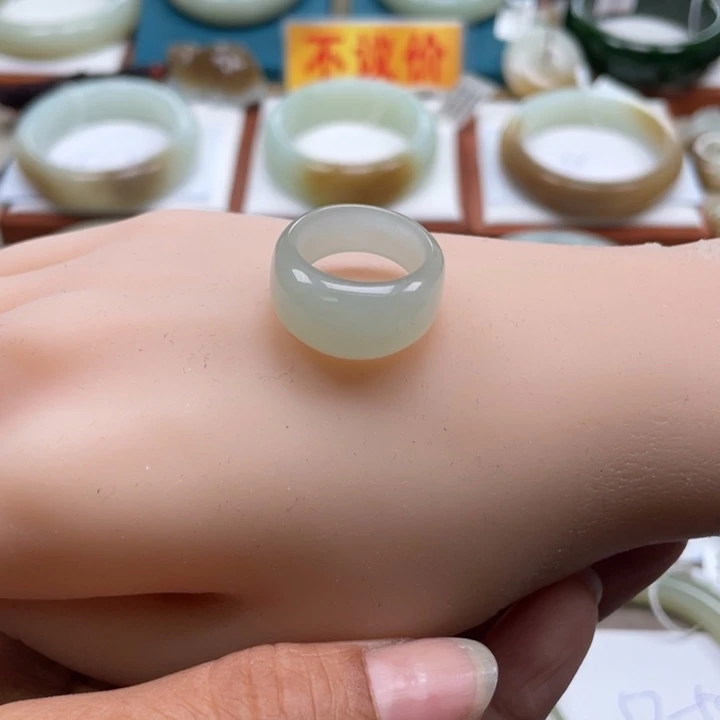 未镶嵌戒指和田玉?**多