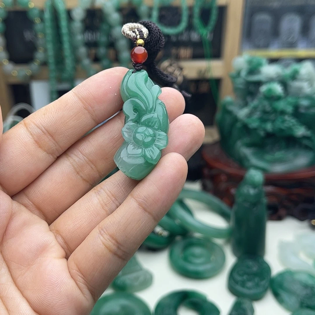 石英质玉未镶嵌颈饰