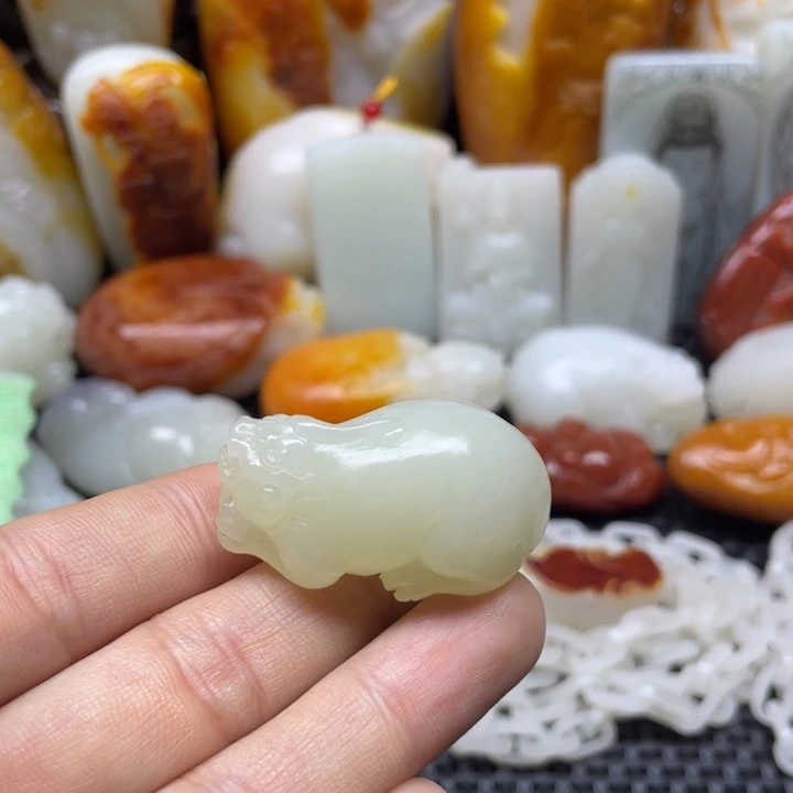 和田玉未镶嵌颈饰