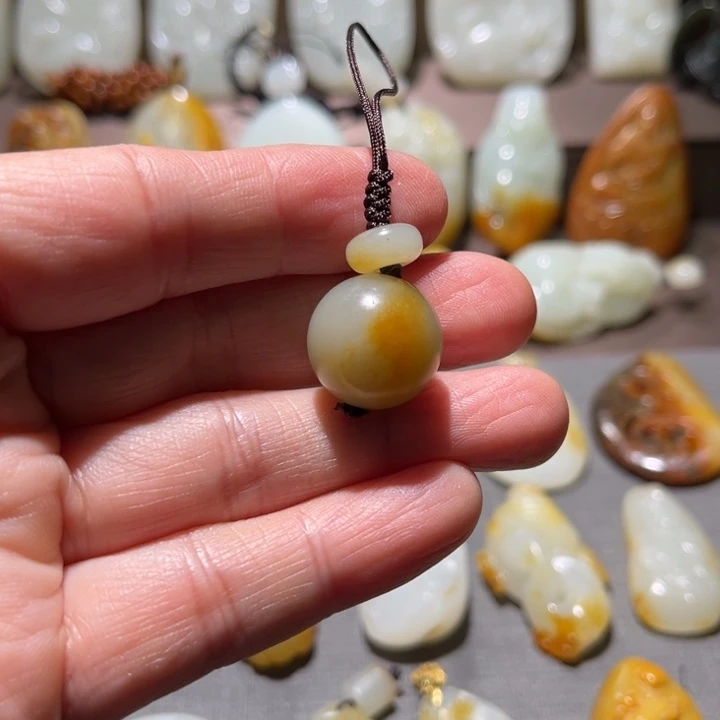 辉***哥和田玉（白玉）未镶嵌颈饰