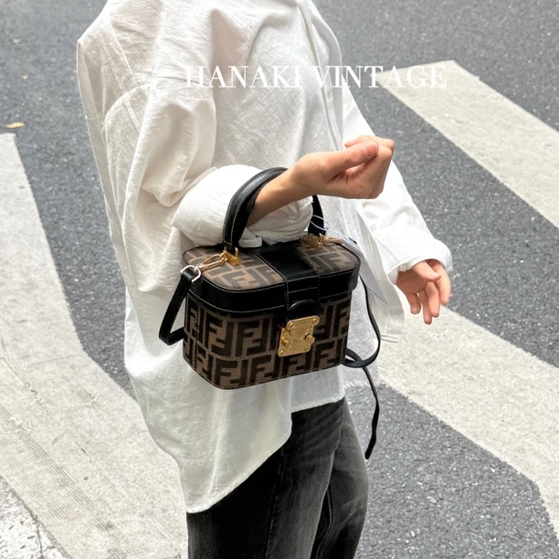 95新 FENDI/芬迪 花绮中古/FENDI老花金扣盒子包