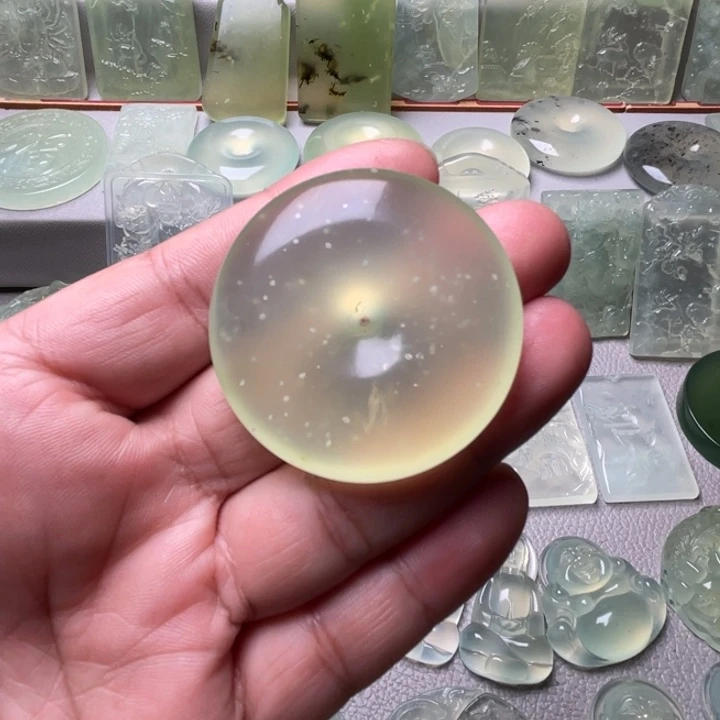 岫玉未镶嵌吊坠(赠链)