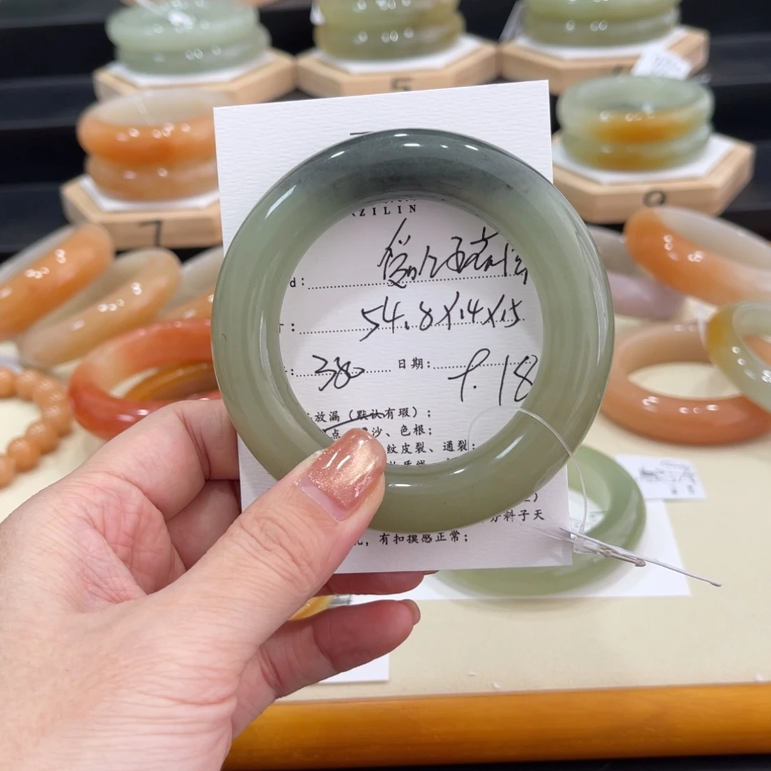 未镶嵌手镯石英质玉爱****.