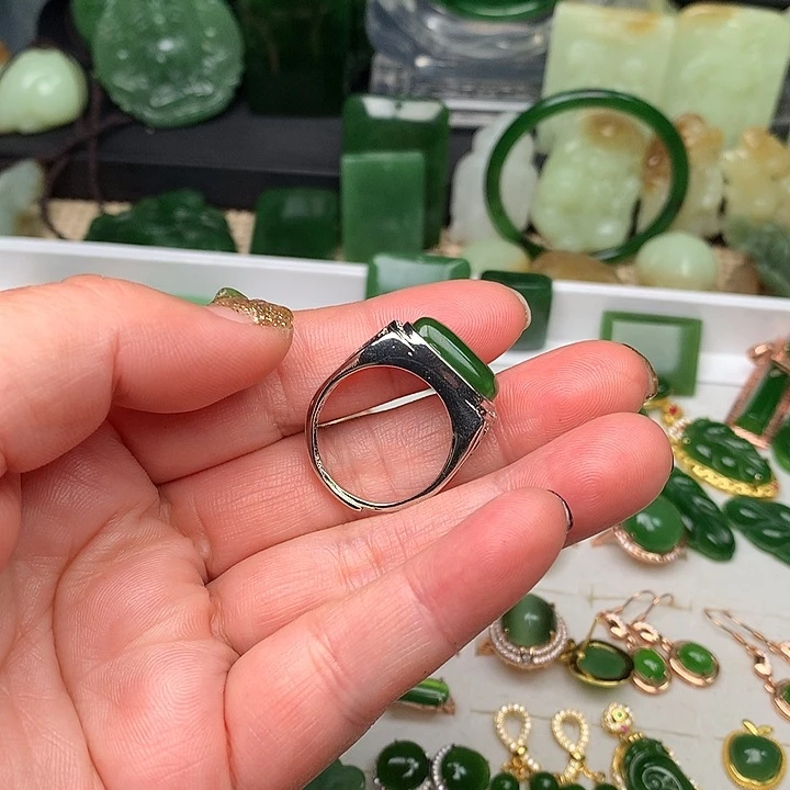 和田玉颈饰未镶嵌正*园