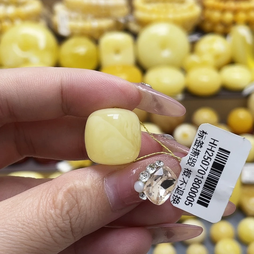 琥珀未镶嵌裸石15.7*15.6mm妖花桶珠