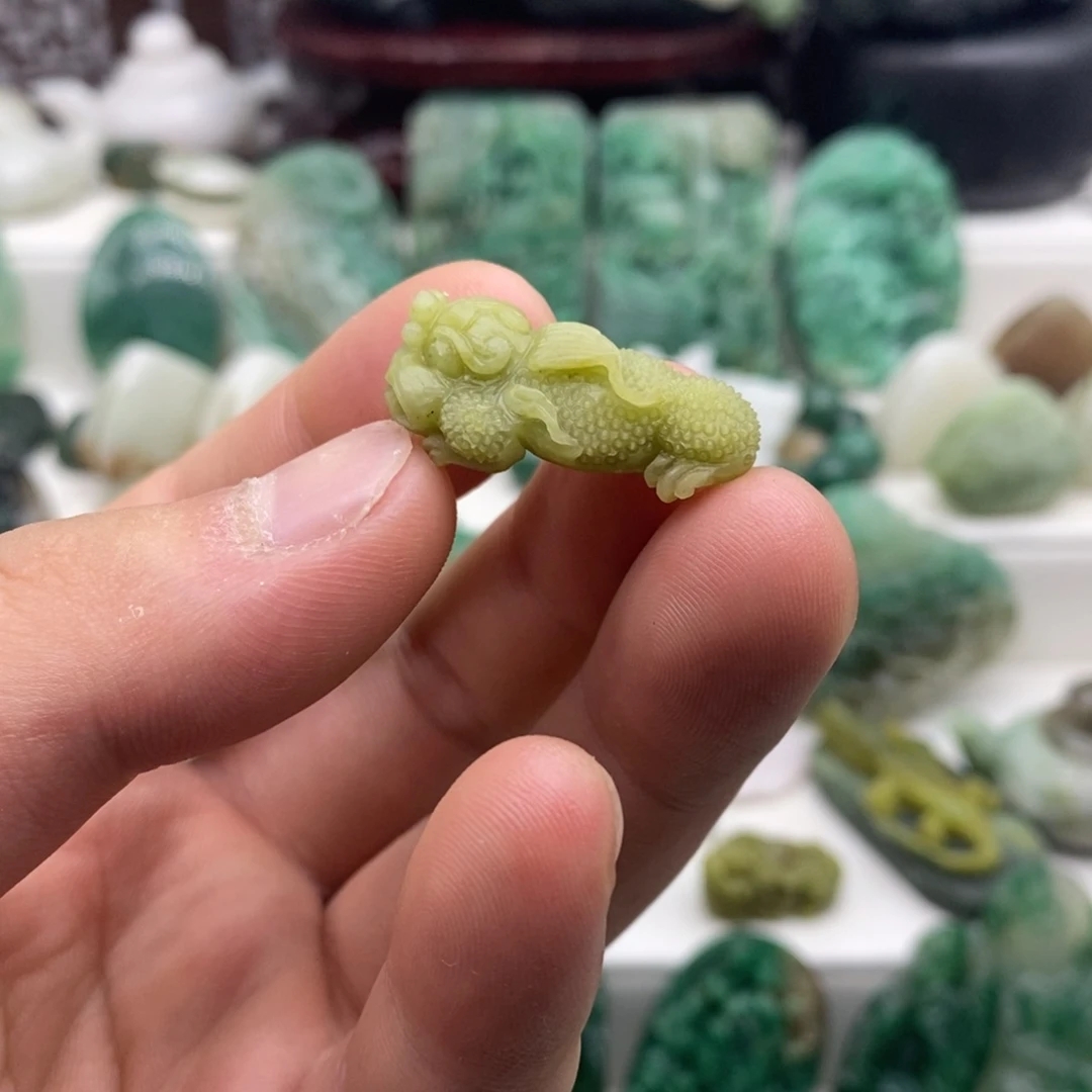 独山玉未镶嵌颈饰