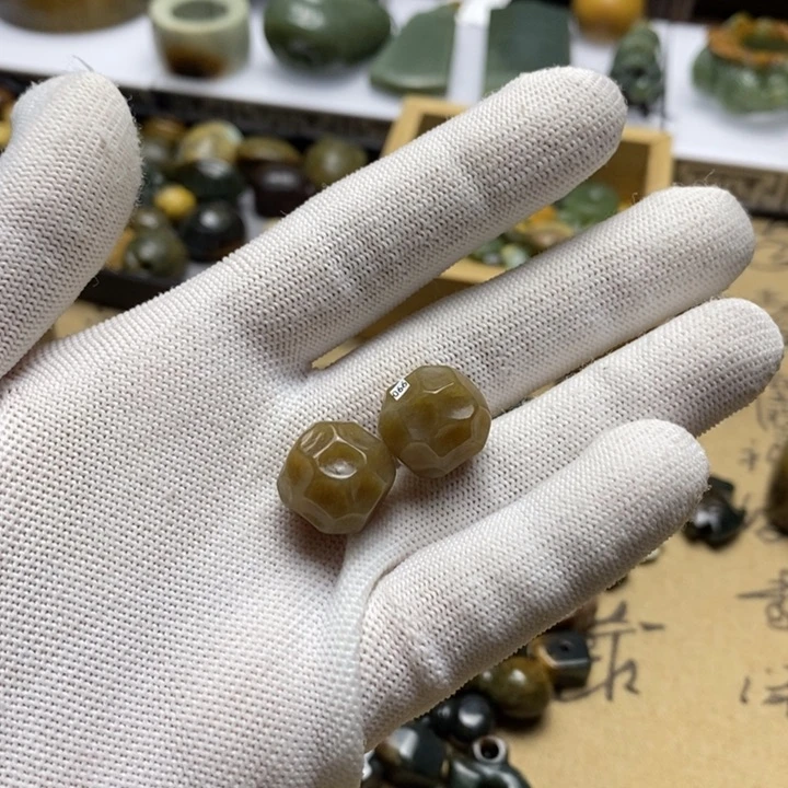 透闪石质玉手把未镶嵌涂***进