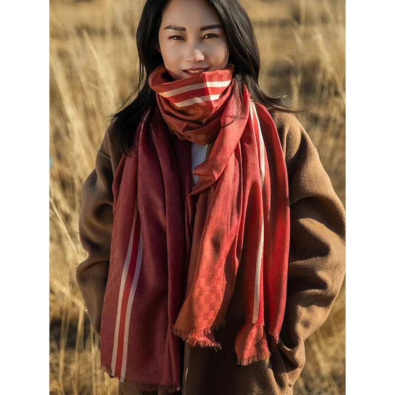 【格调】柯媞娜新款羊毛棋盘格围巾女防晒高级时尚百搭空调房披肩