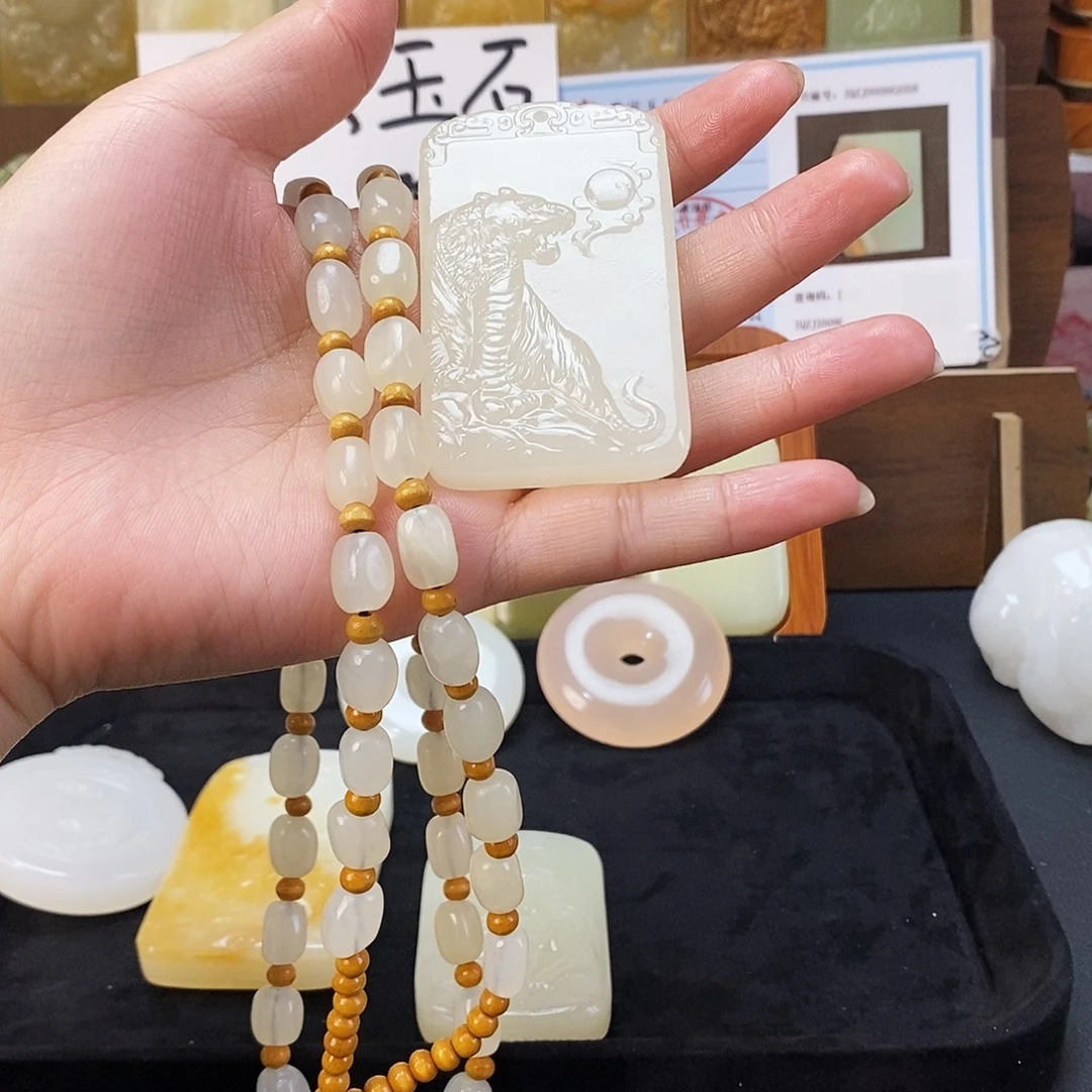 新疆昆仑山料方解石玉