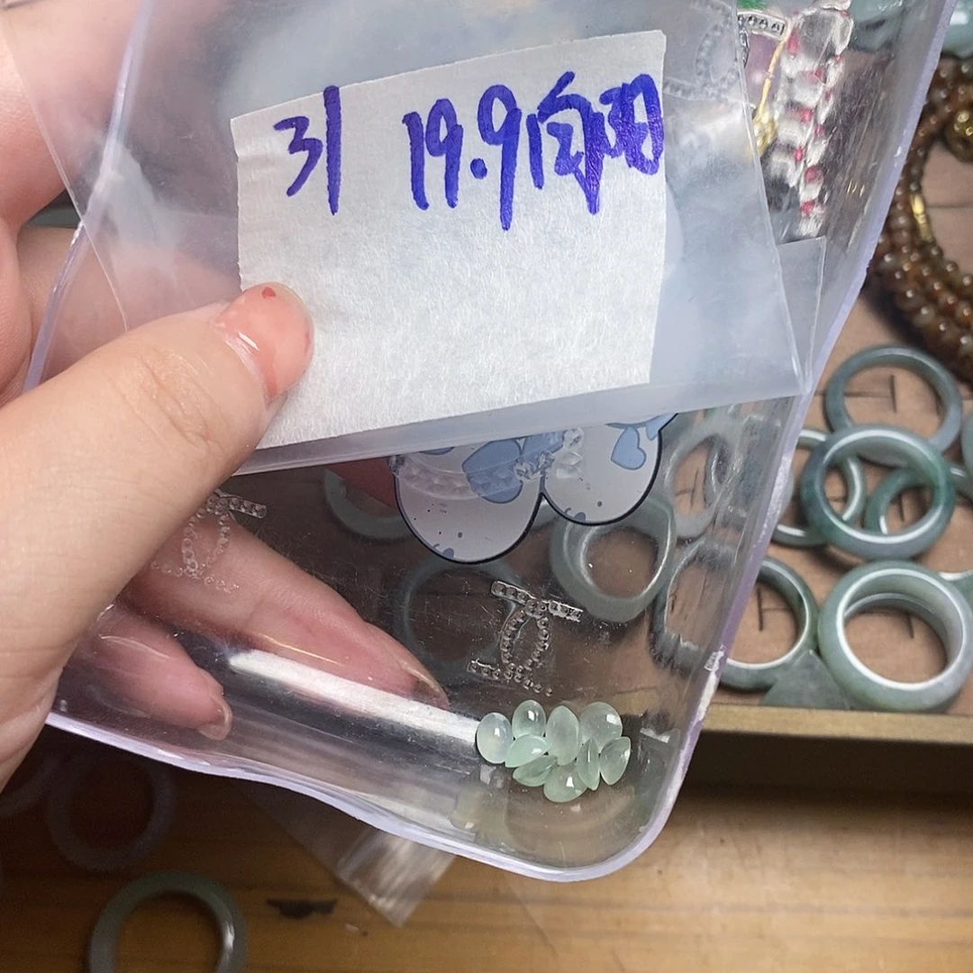 未镶嵌定制翡翠向****?