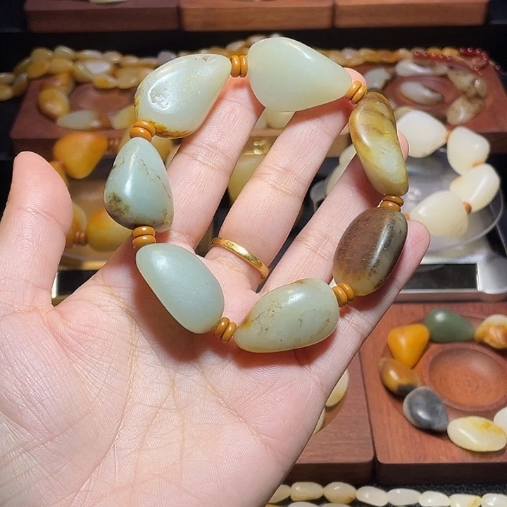 旭***8和田玉未镶嵌手链