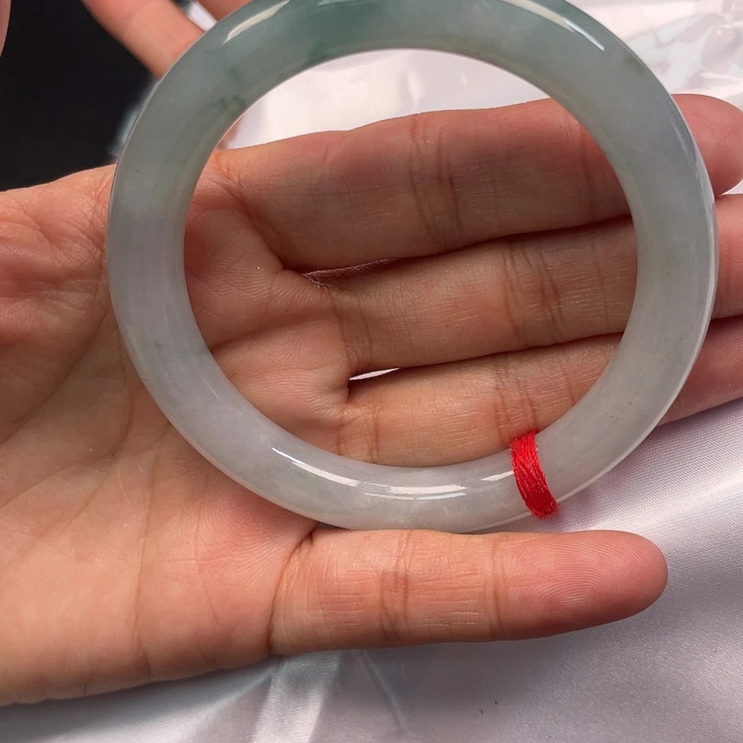 定制翡翠未镶嵌手镯