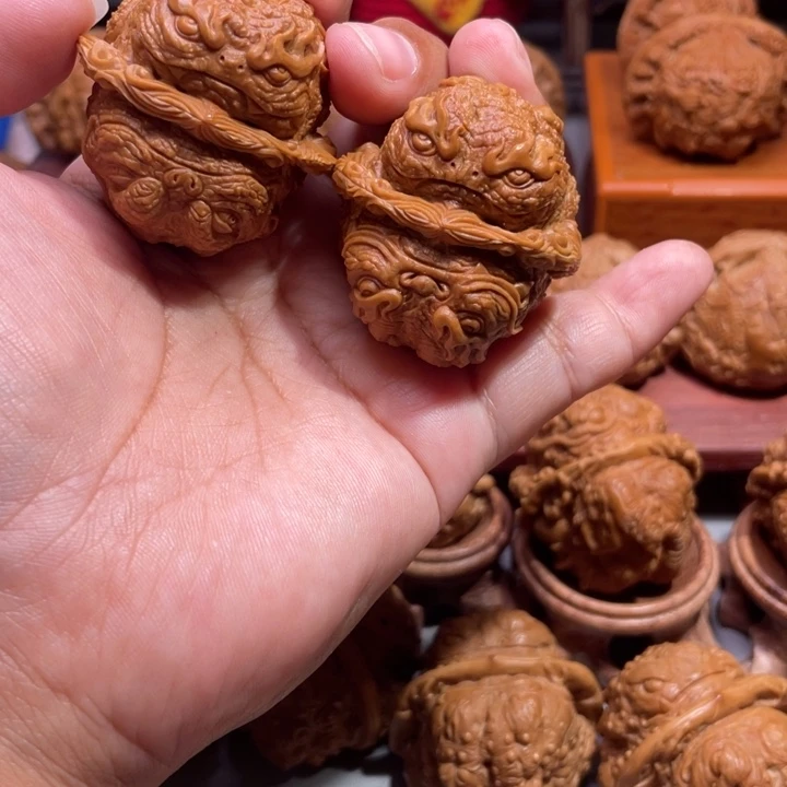 ?****?蛤蟆头雕刻的金蟾