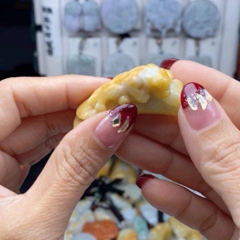 翡翠颈饰未镶嵌翡翠