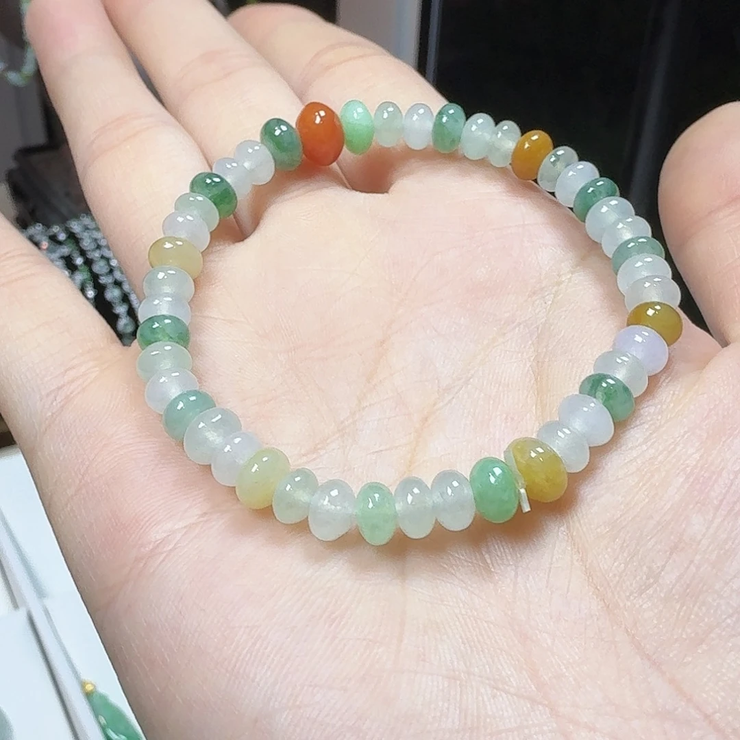 翡翠未镶嵌颈饰大多宝