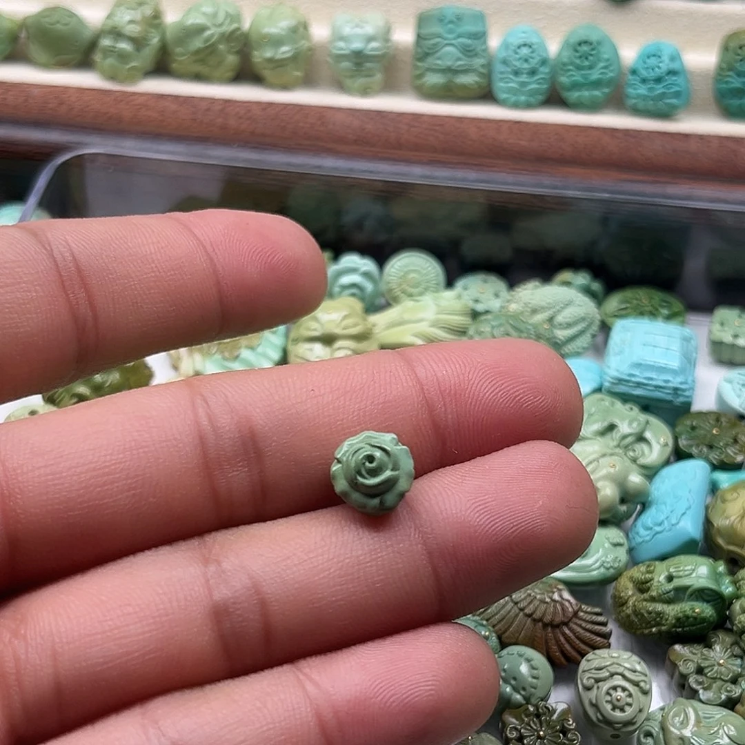 绿松石未镶嵌颈饰