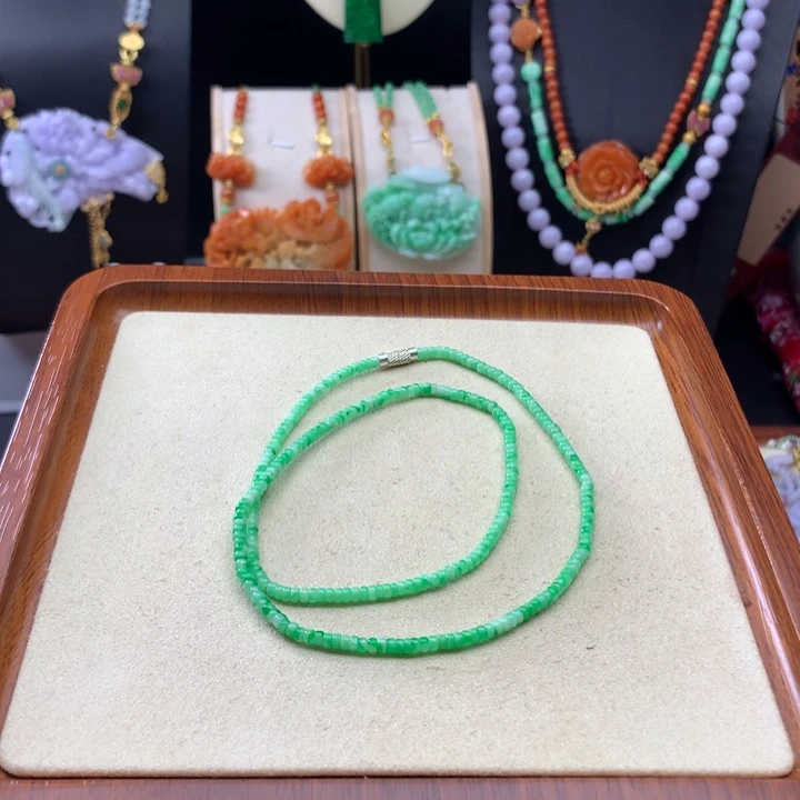 翡翠颈饰未镶嵌翡翠项链