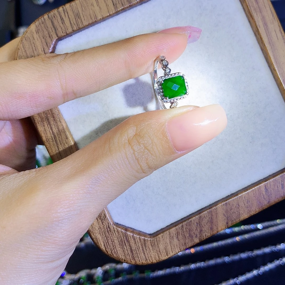翡翠戒指银S925镶嵌天然翡翠戒指