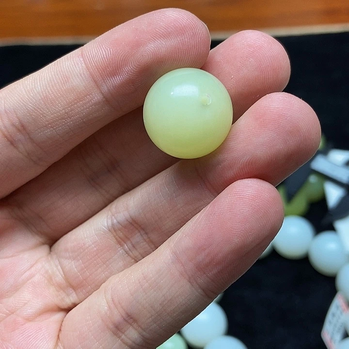 和田玉颈饰未镶嵌烟**南