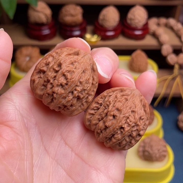 文玩核桃把件红宝石34