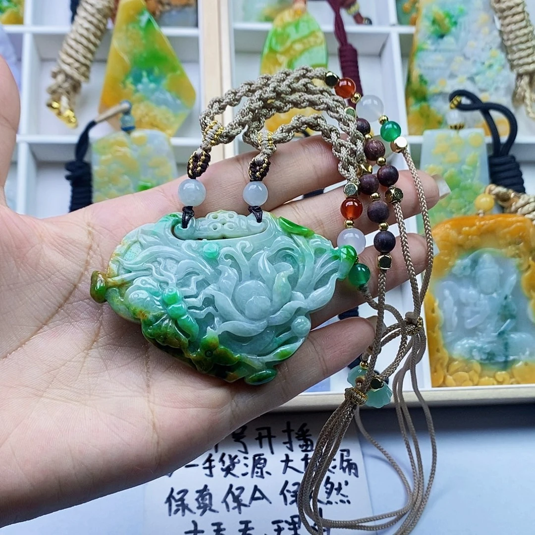 翡翠未镶嵌颈饰翡翠