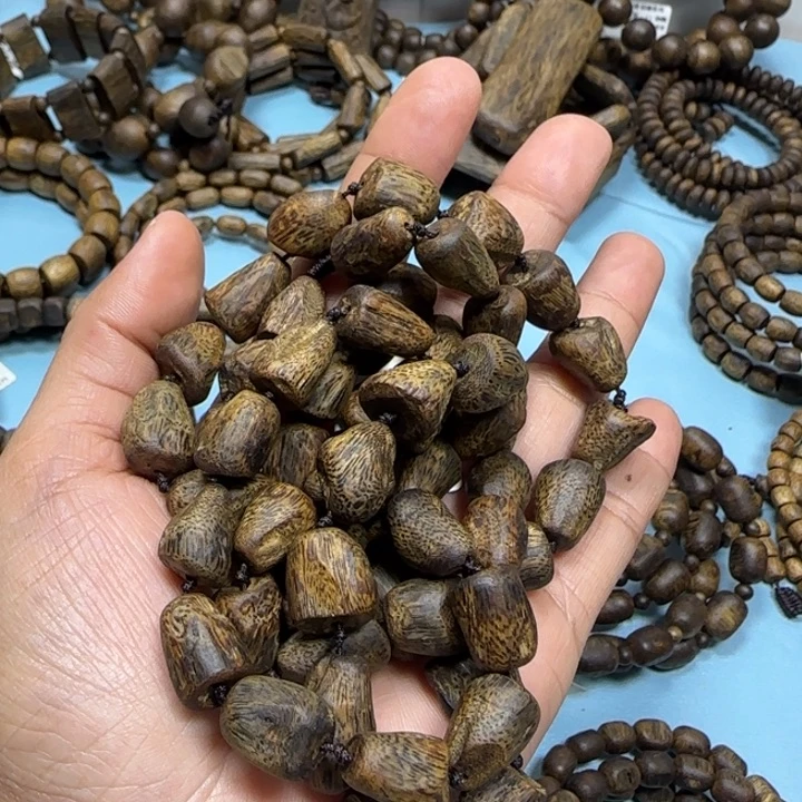 沉香手串乌身多样性发货一条卡12-48克