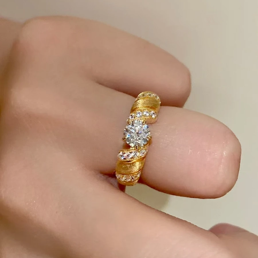 铜合金锆石戒指 高级质感布契风麻花拉丝戒指莫比简约百搭指环女