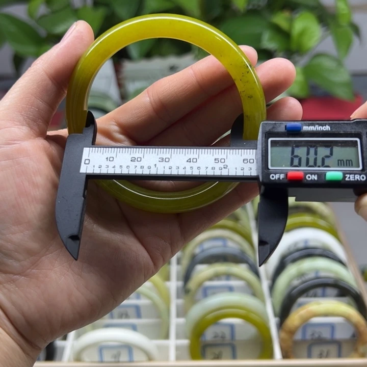 蛇纹石玉未镶嵌手镯14