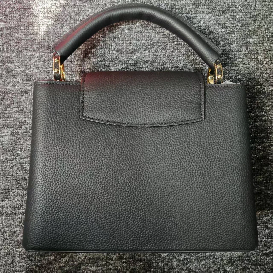 时尚潮流真皮新款女包手提包 10842 黑色 翻盖塔扣卡l