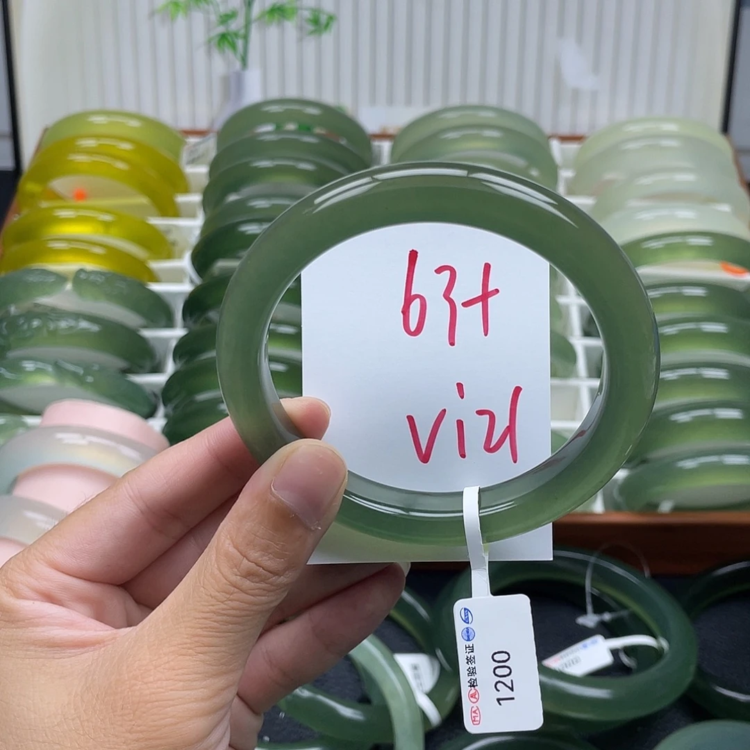 钻***溪未镶嵌蛇纹石玉手镯