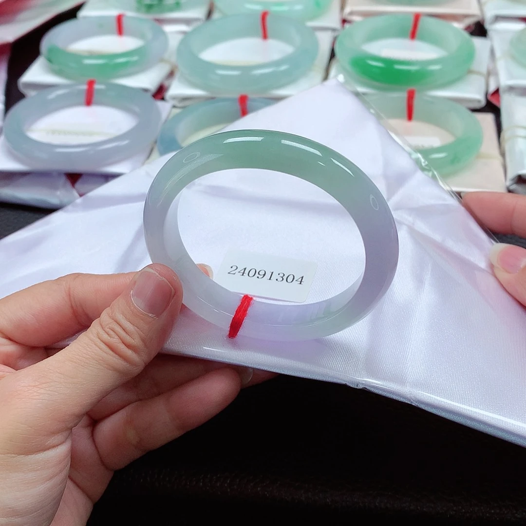 翡翠手镯（贵妃镯）未镶嵌天然A货翡翠手镯