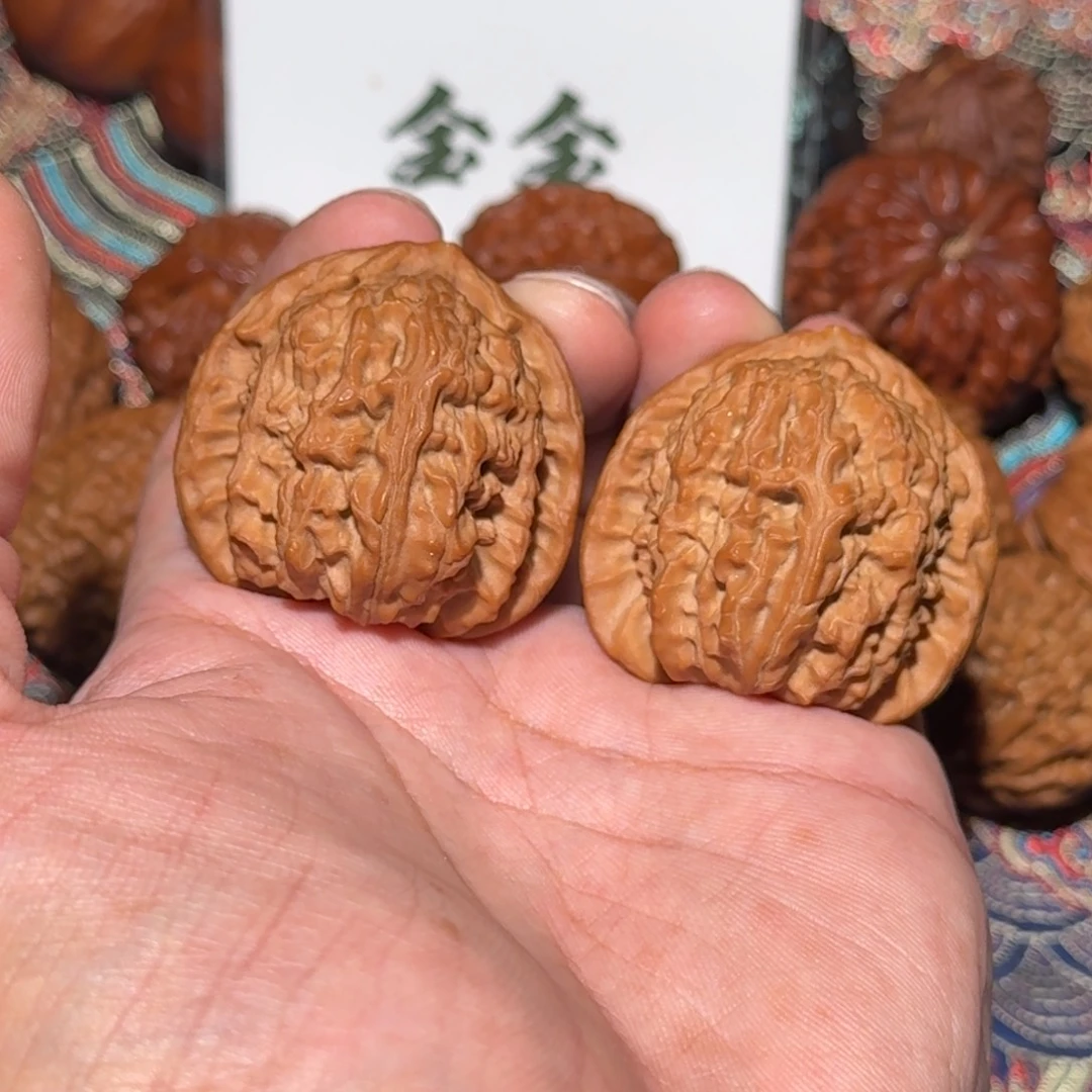 ****字把件文玩核桃三角白，尺寸38 40 38