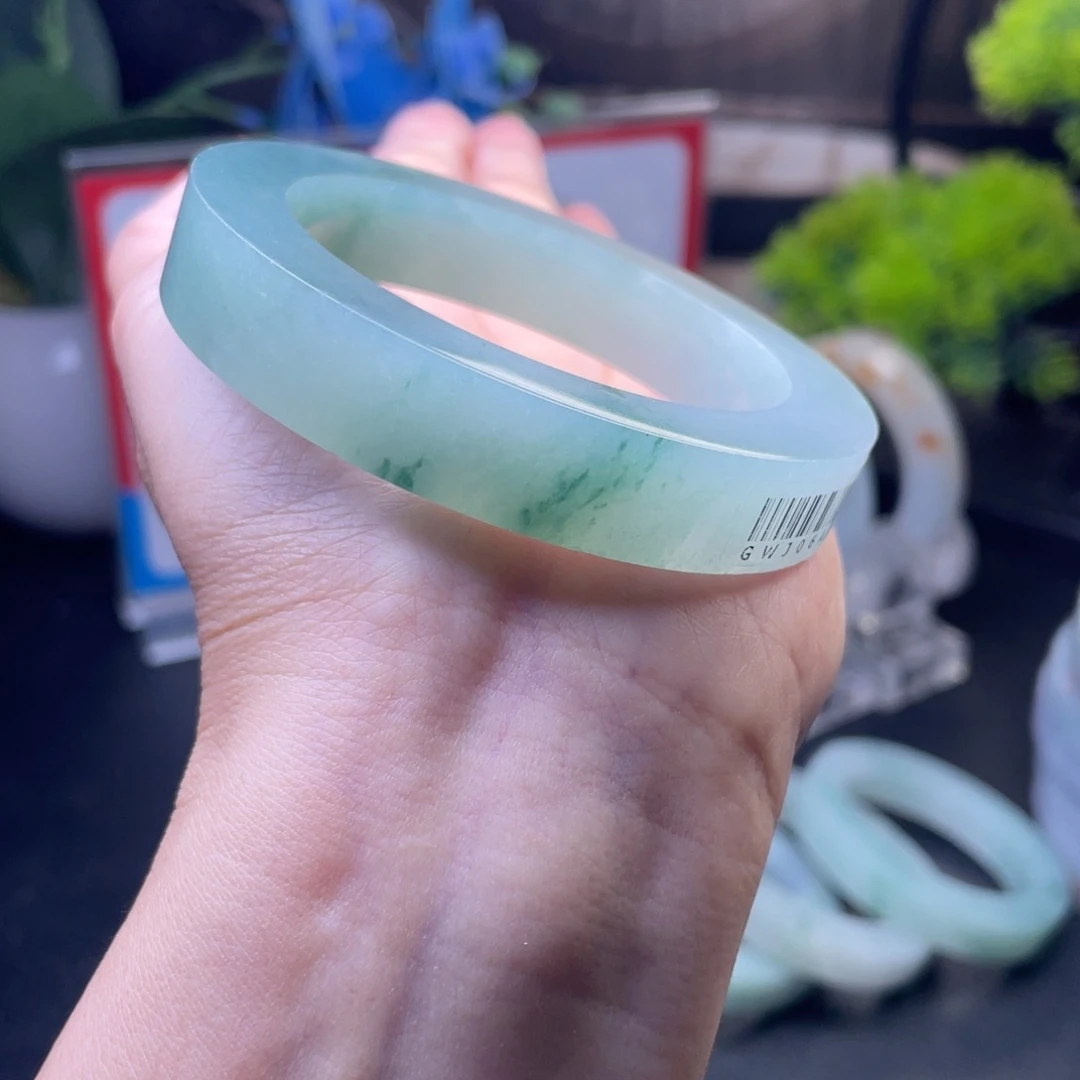 大***狼定制翡翠未镶嵌手镯多样性