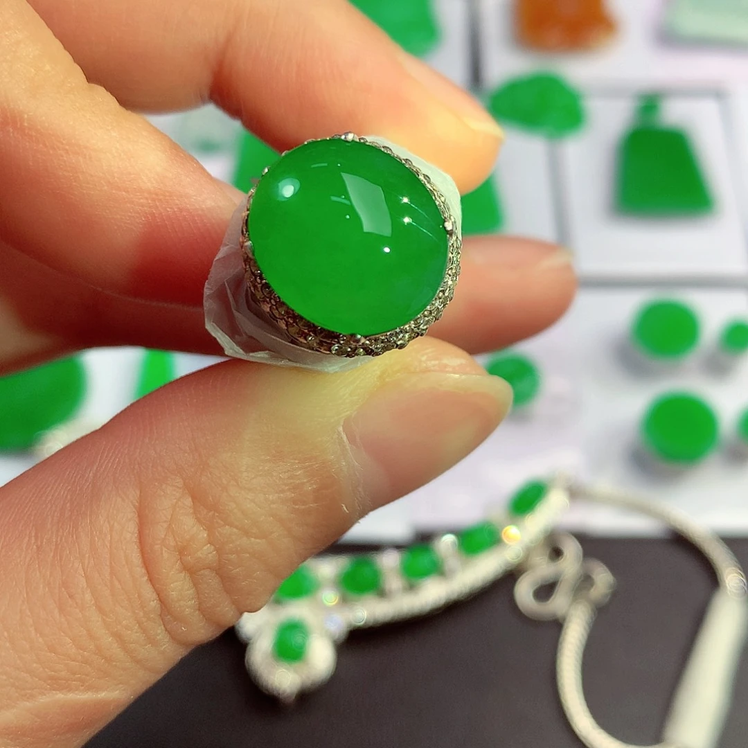 吊坠(不含链)未镶嵌翡翠